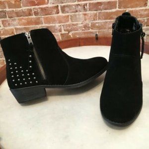 White Mountain Booties - size 5 M